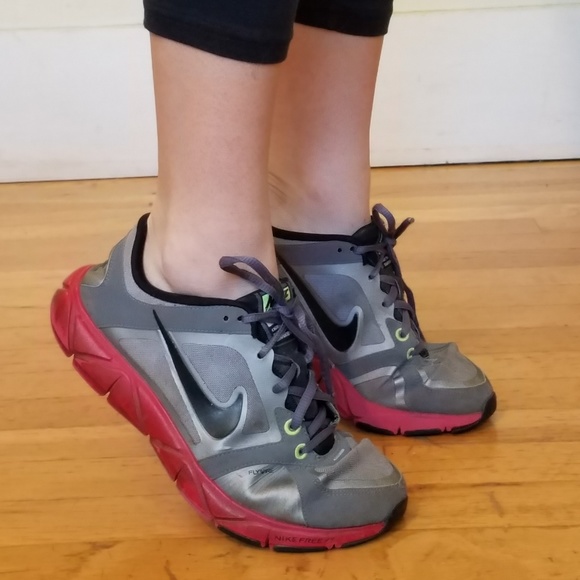 nike flywire training shoes womens